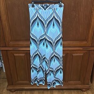Carlisle Collection Aqua and White Patterned Pants
